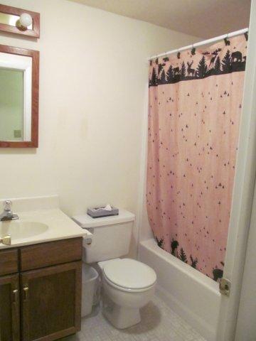 19E hall bath.JPG
