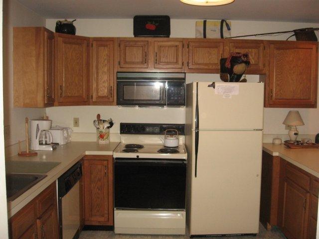 20-N kitchen.jpg
