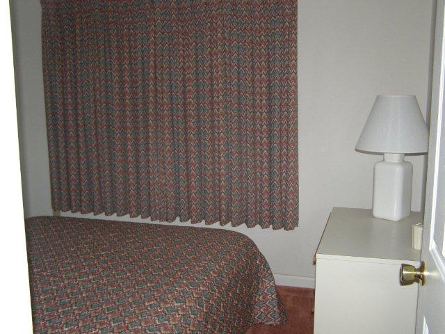 2M- 3rd bedroom.JPG