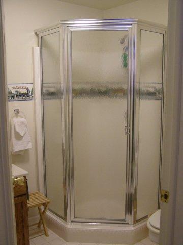 2M- downstairs bath.JPG