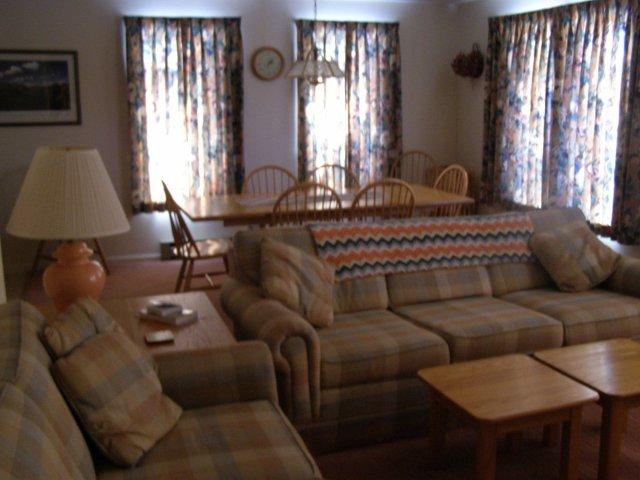 2M- living room dining.JPG