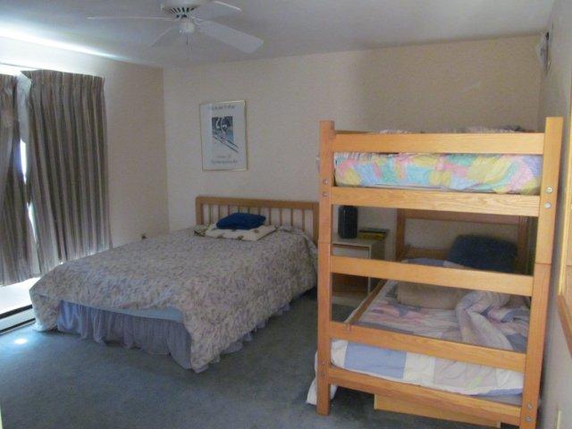 43-O 2nd bedroom.JPG