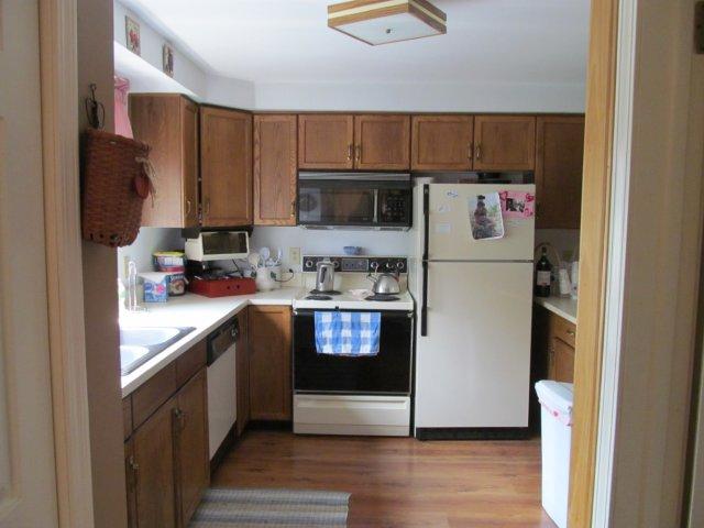 43-O kitchen.JPG