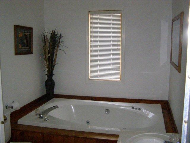 57A- jacuzzi.JPG