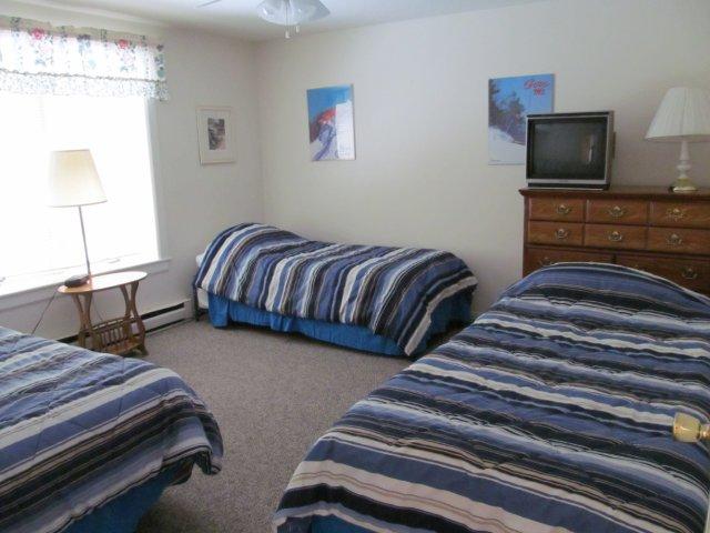 74I 2nd bedroom. jpg.JPG