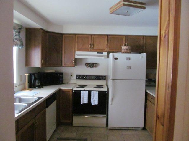 74I kitchen. jpg.JPG