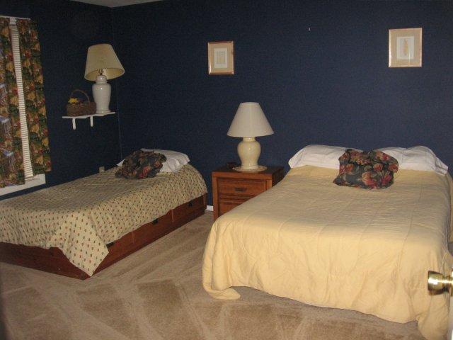9J- 2nd Bedroom. jpg.JPG