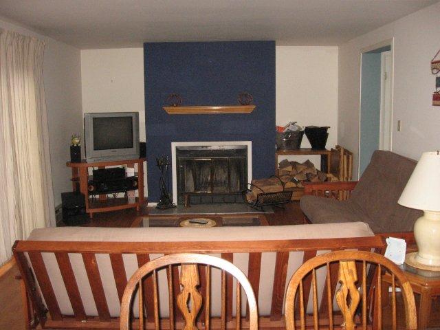 9J- Living Room fireplace. jpg.JPG