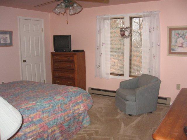 9J- Master Bedroom. jpg.JPG